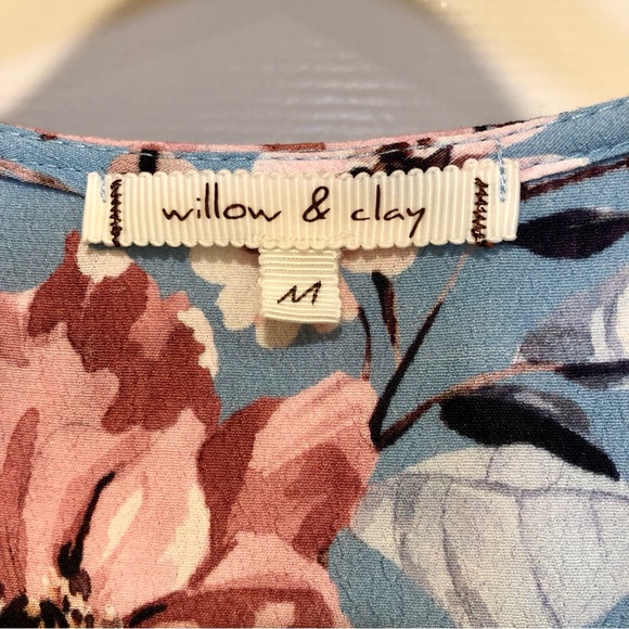 NWOT Willow & Clay Blue Pink Floral Summer Blouse Size Medium - Picture 3 of 14
